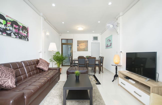 Cozy TownHouse HuaLampong - Photo 1