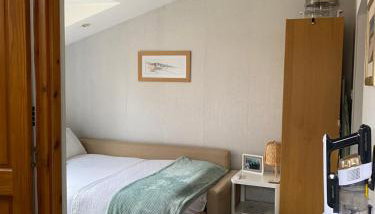 Ensuite room with micro, fridge, washer drier - Foto 3