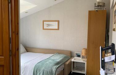 Ensuite room with micro, fridge, washer drier - Foto 3