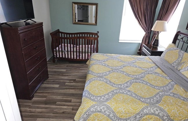 Spacious 7 Br, 4.5 Br Retreat With Pool 7 Bedroom Condo by RedAwning - Foto 3