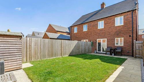 Contemporary 3 Bedroom home in Launton Village - close to Tythe Barn, Bicester Shopping & Bicester Heritage - Foto 4