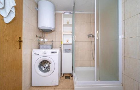 Beautiful Home In Mali Vrh Kamanjski - Foto 18