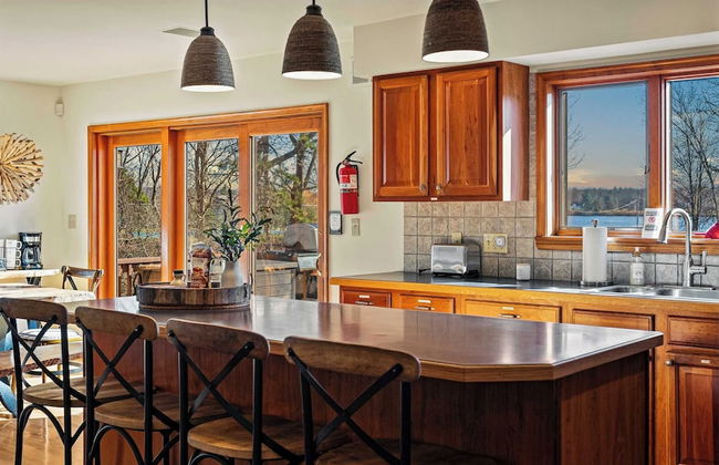 Lake View Retreat Avantstay Entertainer's Home Yard, Deck, Game Room - Foto 17