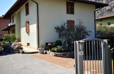 Apartment Sweet Retreat - Photo 26