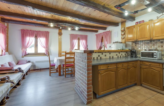 Rustic Cottage With Heated Pool - Photo 8