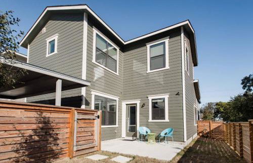 Explore the River Walk from Artsy Designer Retro Chic Home - Foto 39