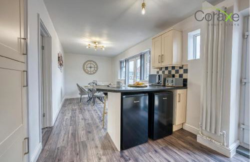 3 Bedroom Blissful Living for Contractors and Families by Coraxe Short Stays - Photo 21