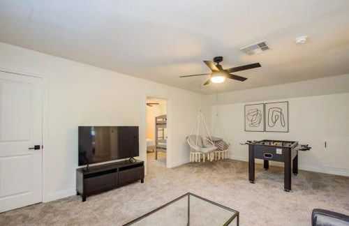 Stunning Modern Dream Home w Pool Grill Foosball - Foto 17