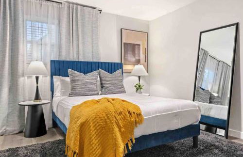 Steps away from Downtown Restaurants and Bars - King Bed - Foto 1