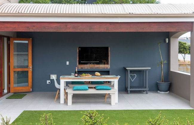 Serene Langebaan Getaway With Garden Views - Photo 45