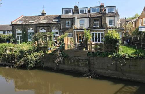 Lovely riverside cottage, Weybridge, Surrey - Foto 1