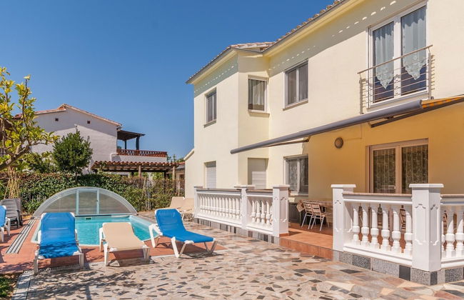 Holiday Home With Private Pool in Sant Pere Pescador - Foto 35