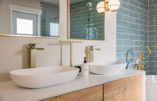 @ Marbella Lane - Vibrant & Chic Designer Home - Photo 43