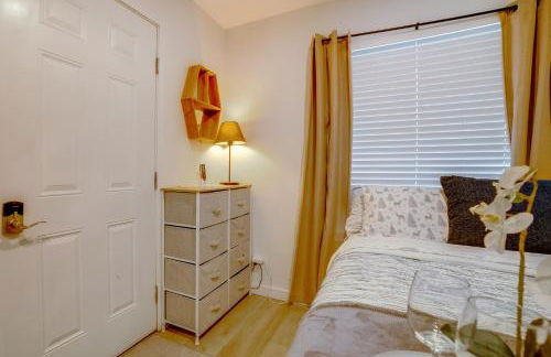 Nurse-Ready Rental 10 Mi to Dtwn Riverside! - Foto 9