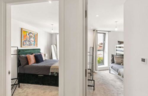 Luxury 3BR Apt Sleeps 10, Wembley & Park Views - Photo 6