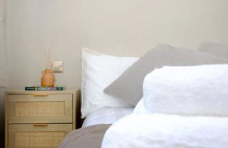 Newly refurbished 2 br apartment with a beautiful garden - Foto 15