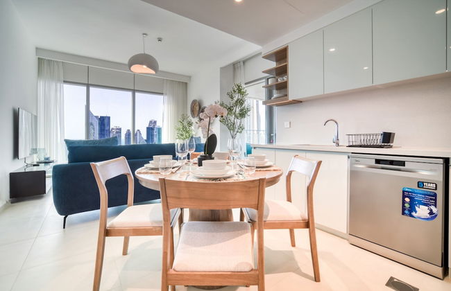 Classy Downtown 2BR w City View Balcony - Photo 32