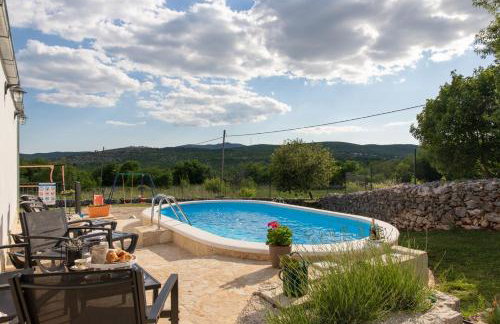 Serene Retreat Holiday Home With Pool - Foto 5