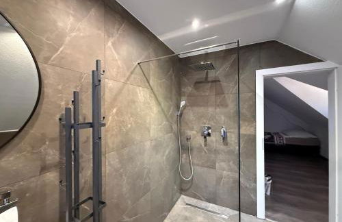 Modern House Gehrden auf 2 Etagen, Nice Garten, Barbecue, Contactless Check-in, free parking - Foto 39