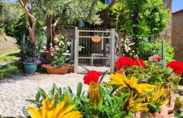 Private Stone Cottage with Starlink & Lake View - Foto 1