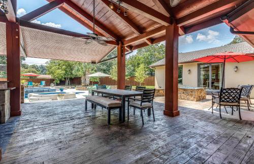 DFW Large Vacation Retreat with Private Pool and Hot Tub - Foto 11