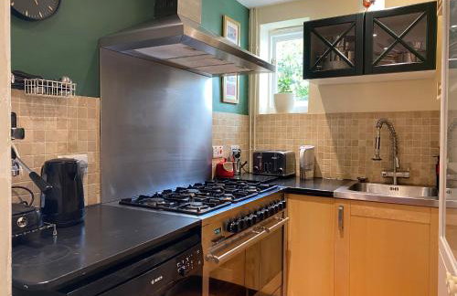 Mid-Wales Farmhouse, swimming pool, tranquil countryside views, sleeps 14 - Foto 27