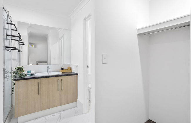 Perth Airport Hideaway - Photo 21