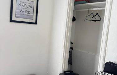 Charming Historic Home with Modern Comforts - Foto 29