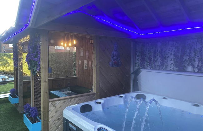 6 Bed-sleeps 12-hot Tub-free Parking-pet Friendly - Photo 1