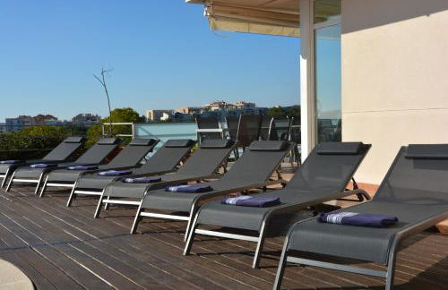 Villa Med A 2 kilometros andando de la playa, del puerto de Aguadoç y a 4 del centro de Sitges Muy Soleada todo el dia Capacidad superior a 16 personas NO REQUIERE COCHE - Foto 4