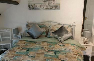 Fishermen's cottage with log burner, 2 bathrooms & sea views from garden terraces - Foto 25