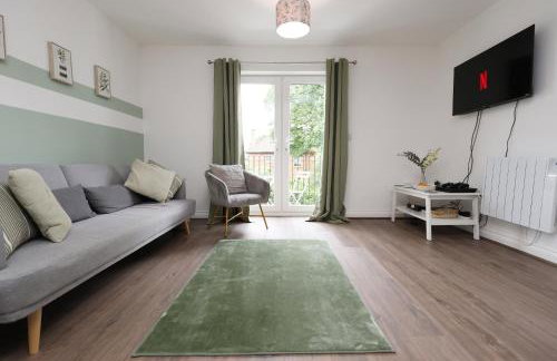 large 2 bed central apartment with balcony and private parking - Foto 13