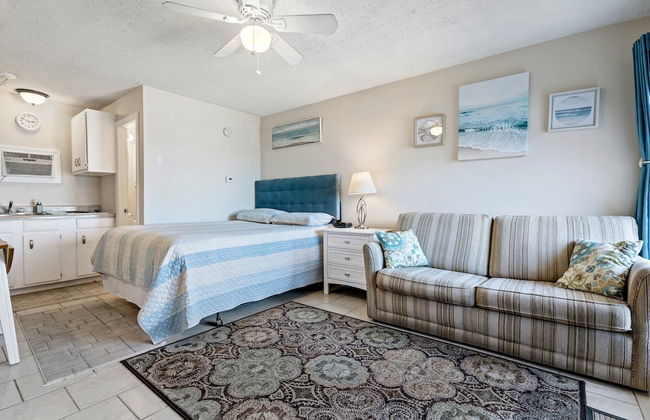 Beachfront Bliss Cozy Studio! - Photo 6