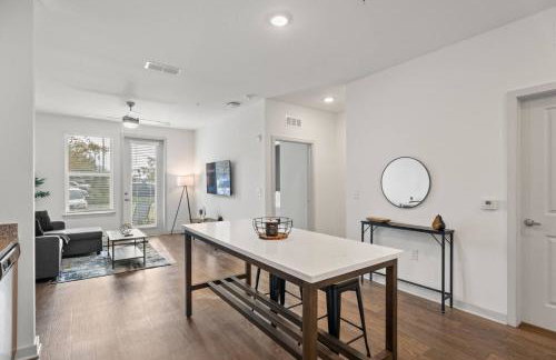 Cozy 1 BR Apt |King Bed| Pool |Gym| Close 2 Beach. - Foto 4