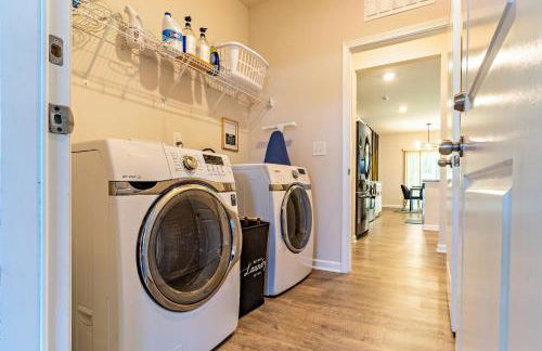 Special Deal! Raleigh Luxe Family Retreat, 15 Min to Downtown, Kids Gear, Fast WiFi for WFH, EV & Pet Friendly - Foto 43