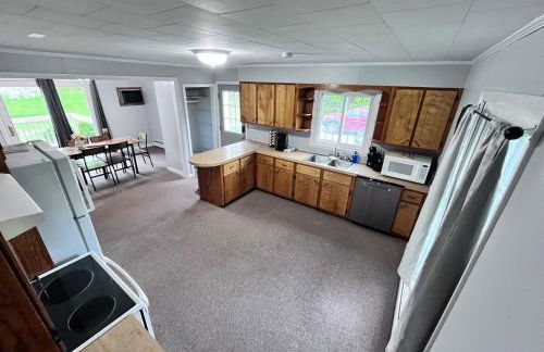 Cozy Retreat with Private Backyard Oasis - Foto 19