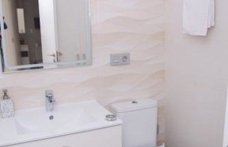 Apartamento Moderno con Piscina y Aparcamiento - Foto 8