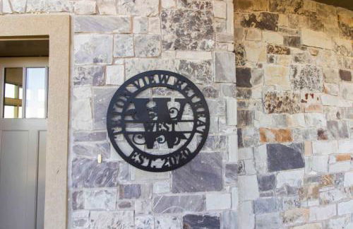 West Cabin- Yellowstone Family Retreat- Sled Hill - Foto 5