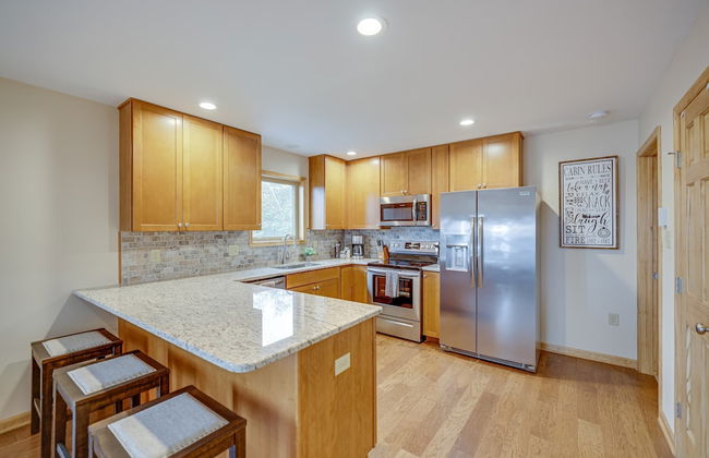 Pocono Paradise by Avantstay Lakeside Retreat, Hot Tub, Game Room, Near Beach - Foto 29