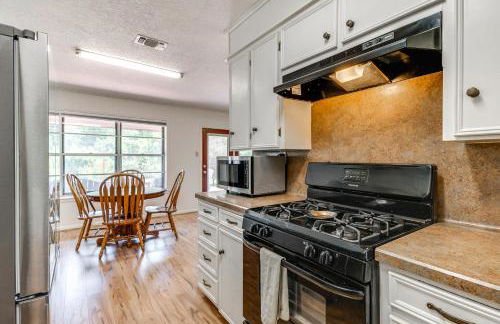 2 Mi to Kyle Field Bryan Home with Fenced Yard - Photo 9