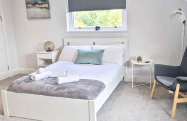 Hyland Apartment by CityNest - Foto 1