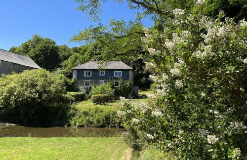 Mill House Fowey set in a creekside hamlet - Photo 1