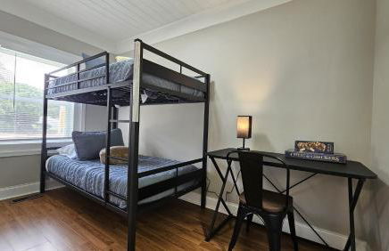 Gorgeous 3BR Home with Backyard - Foto 13