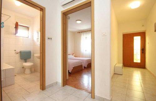 Apartments by the sea Ugljan - 8301 - Foto 21