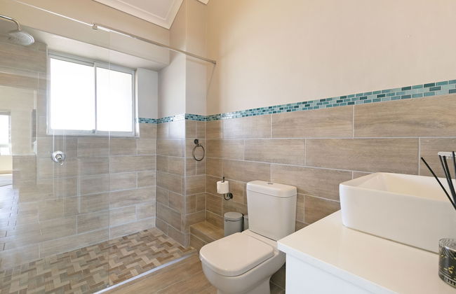 Sea Spray B404 by HostAgents - Photo 8