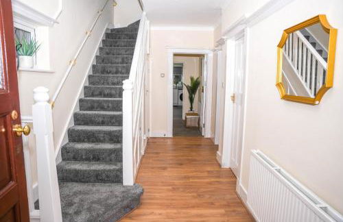 Large 4 Bedroom House Near Heathrow and M4 Free Parking - Foto 29