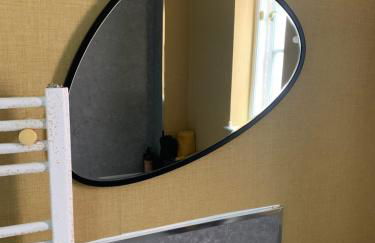 Glastonbury town centre modern apartment - Photo 11