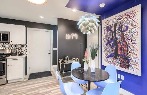 Stylish 3BR East Side Retreat w Patio & BBQ - Foto 8