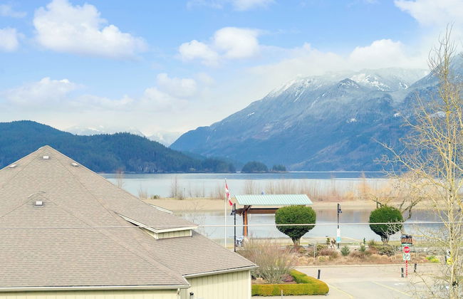 Lakefront Lux 2BR Symphony Of Comfort - Photo 67