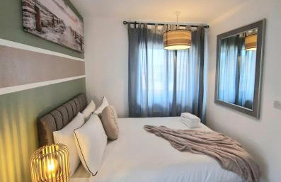 Entire home in Leeds, Free WiFi, 3 Car Parking - Foto 7